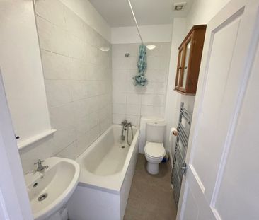 2 bedroom flat to rent Pevensey Road - Photo 2