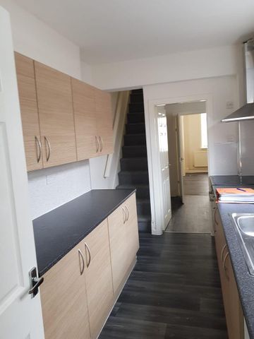 2 bedroom terraced house to rent - Photo 2