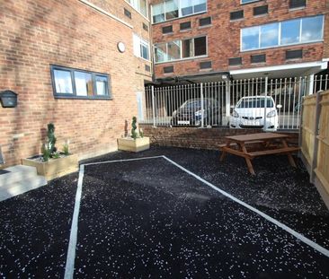 47a Church Road, Ashford,TW15 - Photo 2