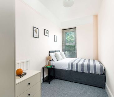 Filton Avenue Room 4-1st floor front large room - Photo 6