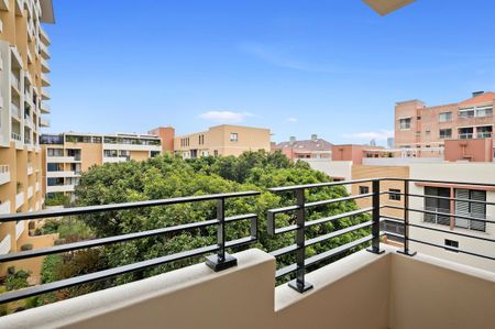 Spacious Apartment Plus Parking In Moore Park Gardens - Photo 3