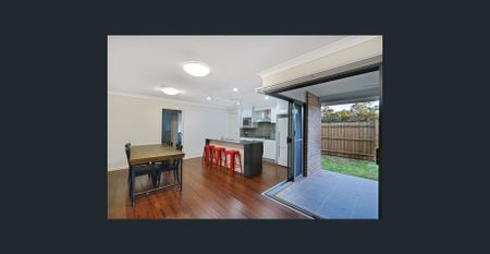 MODERN FOUR BEDROOM FAMILY HOME - Photo 4