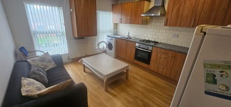 3 Bed - Flat 3 203 Belle Vue Road, Headingley, Leeds - LS3 1HG - Student - Photo 2