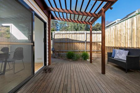 Spacious 3-Bedroom St Kilda Rental with Modern Upgrades and Alfresco Living - Photo 5