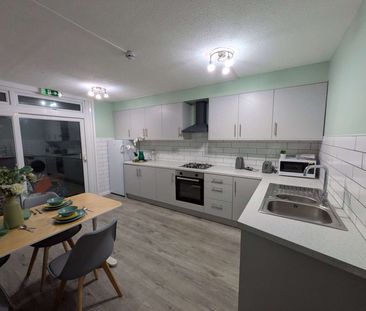 Saxonbury Close Room 1 - Photo 1