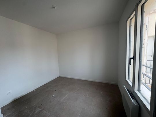 Location Appartement 2 pièces 45m² POURRIERES 83910 - Photo 1
