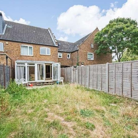 Redwood Close, Surrey Quays, SE16 - Photo 1