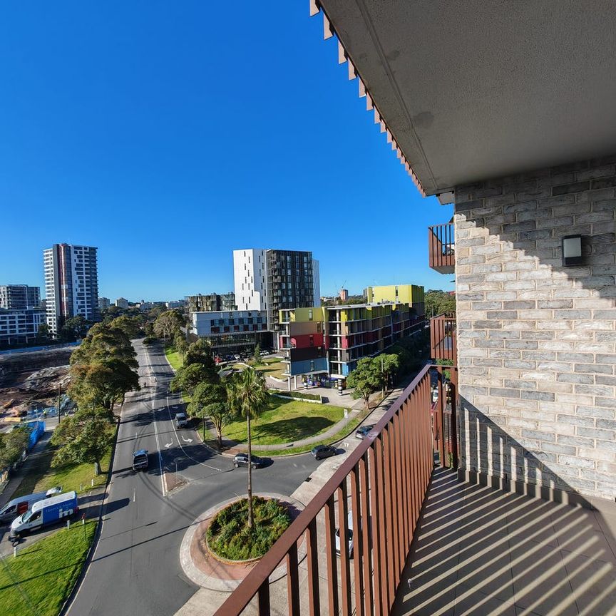 Generously sized 3-BED apartment, not including furniture. - Photo 1