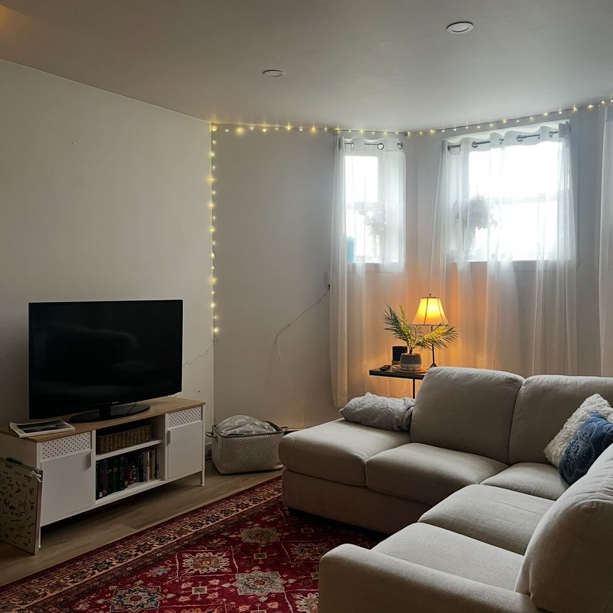 5 1/2 for rent 1577$ monthly in ndg - Photo 1