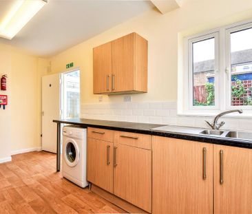 5 bedroom semi-detached house to rent - Photo 6