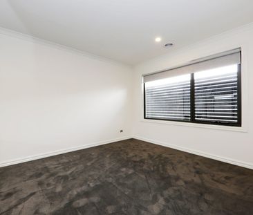 Quality Townhouse in Prime Location! - Photo 1