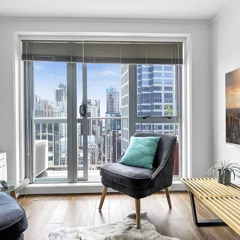 Simple city living at its most comfortable - Photo 1