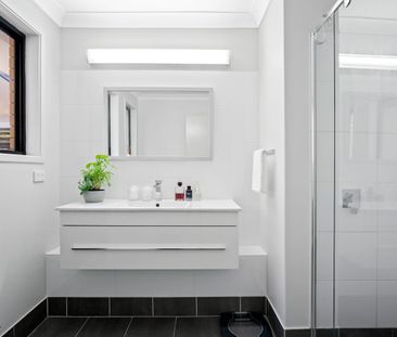 1/18 Burra Street, Chevron Island, Qld 4217 - Photo 2