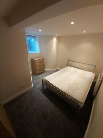 5 bedroom end of terrace house to rent - Photo 5