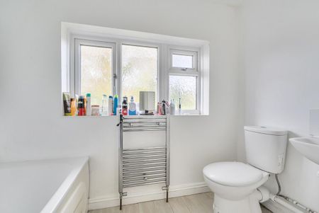 3 bedroom semi-detached house to rent - Photo 3