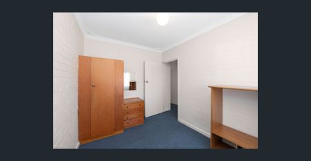 Convenient Location 2 Bedroom, 1 Bathroom Unit! - Photo 3