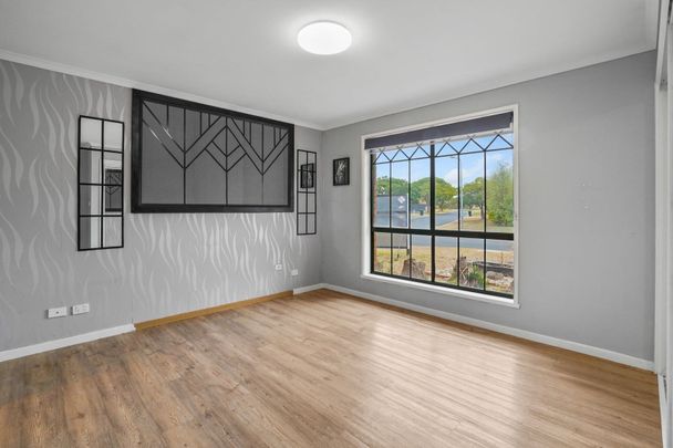 Spacious Family Home! - Photo 1