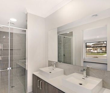 Immaculate and Near New Spacious Family Home in Prime Location - Photo 2