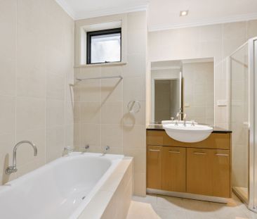 4 Bedroom Tri-Level Townhouse in Wollstonecraft - Photo 5