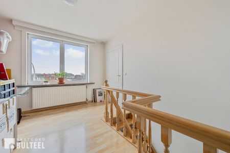 Ruim triplex appartement met 2 slaapkamers en terras. - Photo 4