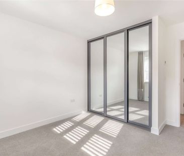 Contemporary family home in desirable village location - Photo 4