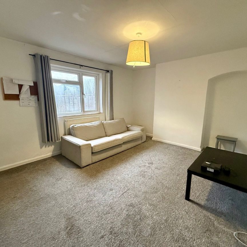 4 bedroom semi-detached house to rent - Photo 1