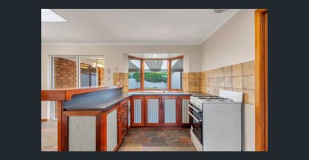 Spacious 4-Bedroom Home in Family-Friendly Parafield Gardens - Photo 5