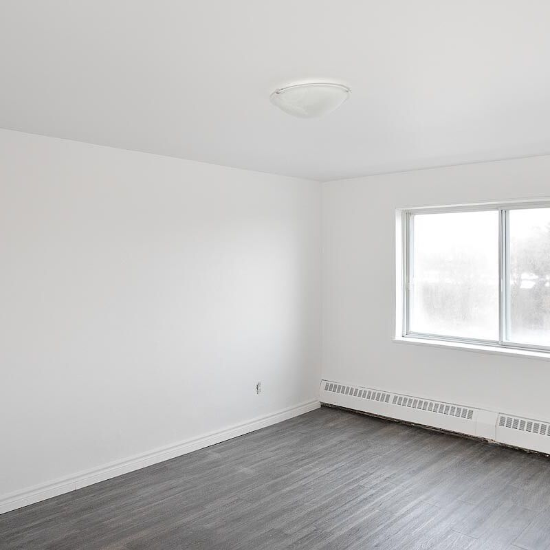 2400, 2420, 2444, 2460, 2480, 2500 Rue Benny-Crescent, Montréal, QC - Photo 1