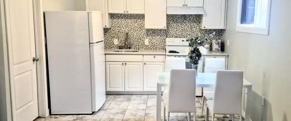 ✨ Bright & Spacious 2-Bedroom Basement Suite – Furnished & Move-In Ready! ✨ | Calgary - Photo 1