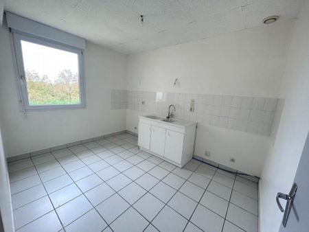 Location Appartement 4 pièces 83m² LE COTEAU 42120 - Photo 5
