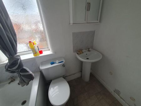 2 bedroom terraced house to rent - Photo 2