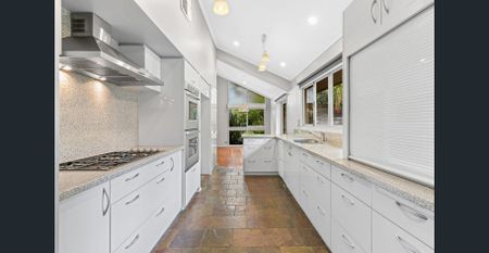 Perfect Family Home in a Prime Ashwood Location - Photo 4