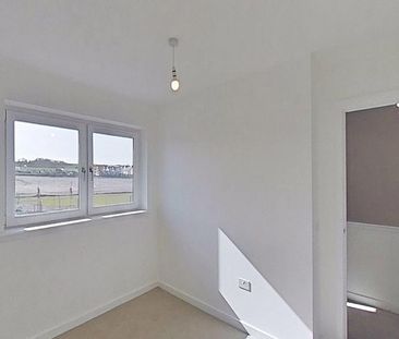 3 bedroom end of terrace house to rent - Photo 4