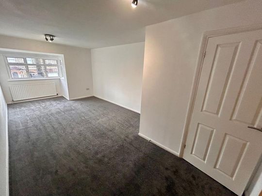 4 bedroom semi-detached house to rent - Photo 1