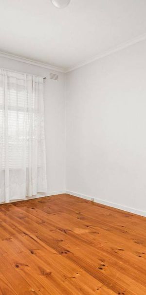 NEAT AS A PIN | HEATING AND COOLING | EASY ACCESS TO TRANSPORT - Photo 1