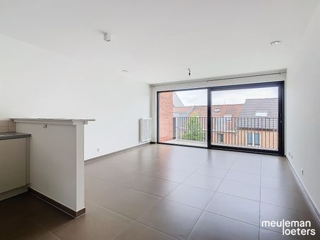 Centraal gelegen appartement met parking - Photo 3