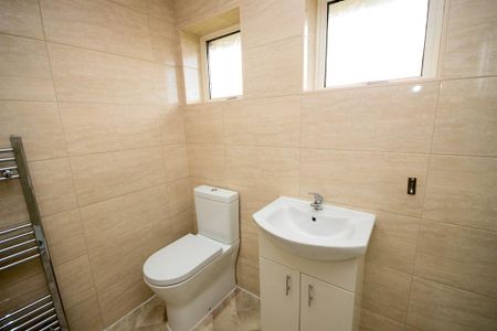 3 bedroom semi-detached house to rent - Photo 5