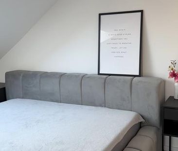 Moderne Dachgeschosswohnung in neuwertigem Gebäude - 75 mº - Foto 1