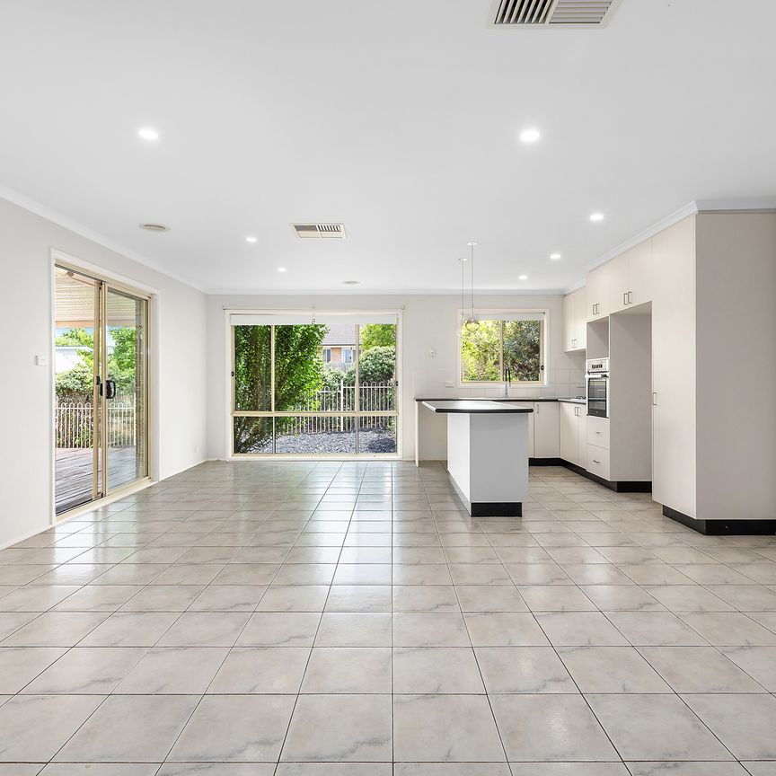 Beautiful Family Home in Peaceful Dunlop - Photo 1