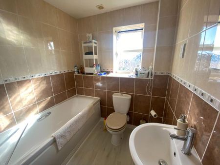 2 bedroom flat to rent - Photo 2