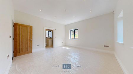 4 bedroom detached house to rent - Photo 4