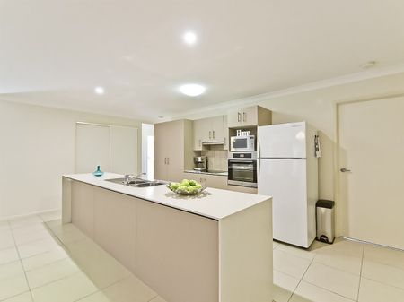 19 Rolland Pde, Warner QLD 4500 - House For Rent - $785 | Domain - Photo 5