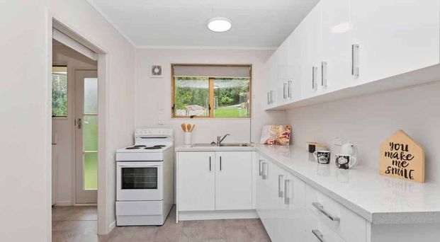 Spacious and Comfortable 2-Bedroom Home in a Super Convenient Location - Photo 1