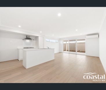 Stylish, Brand-New Dual Key Home in Peaceful Vista Estate - Photo 3