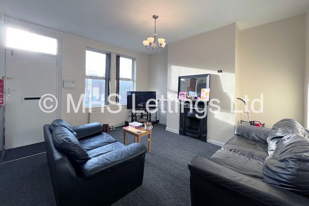 3 Bedroom Mid Terraced House for rent in Graham Avenue - Photo 1