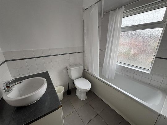 3 bedroom private hall to rent - Photo 1