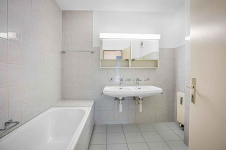 bright apartment in a quiet location - Photo 3