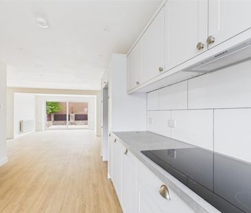 3 bedroom House To Let Total Size: 1206 SQ FT - Photo 6