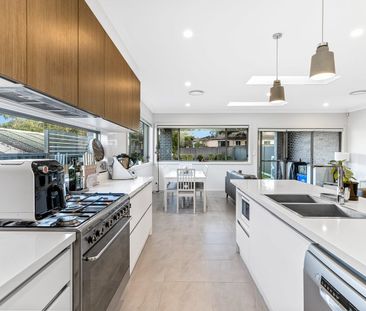 Stunning Four-Bedroom Duplex - Photo 5