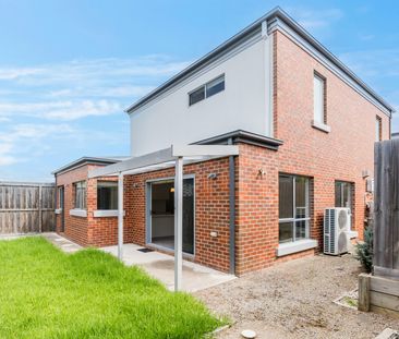 Sought After Location - 3 Bedrooms Plus Study - Photo 6